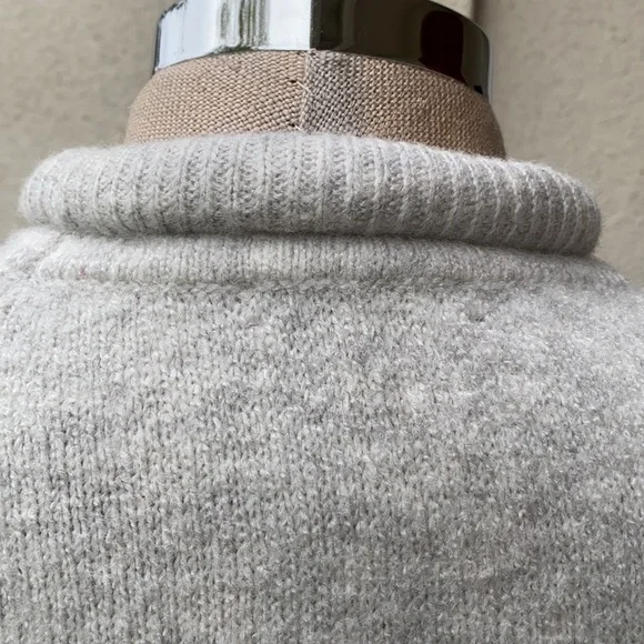 Madewell alpaca/wool blended with other material. Gorgeous stretchy sweater! - Picture 8 of 11